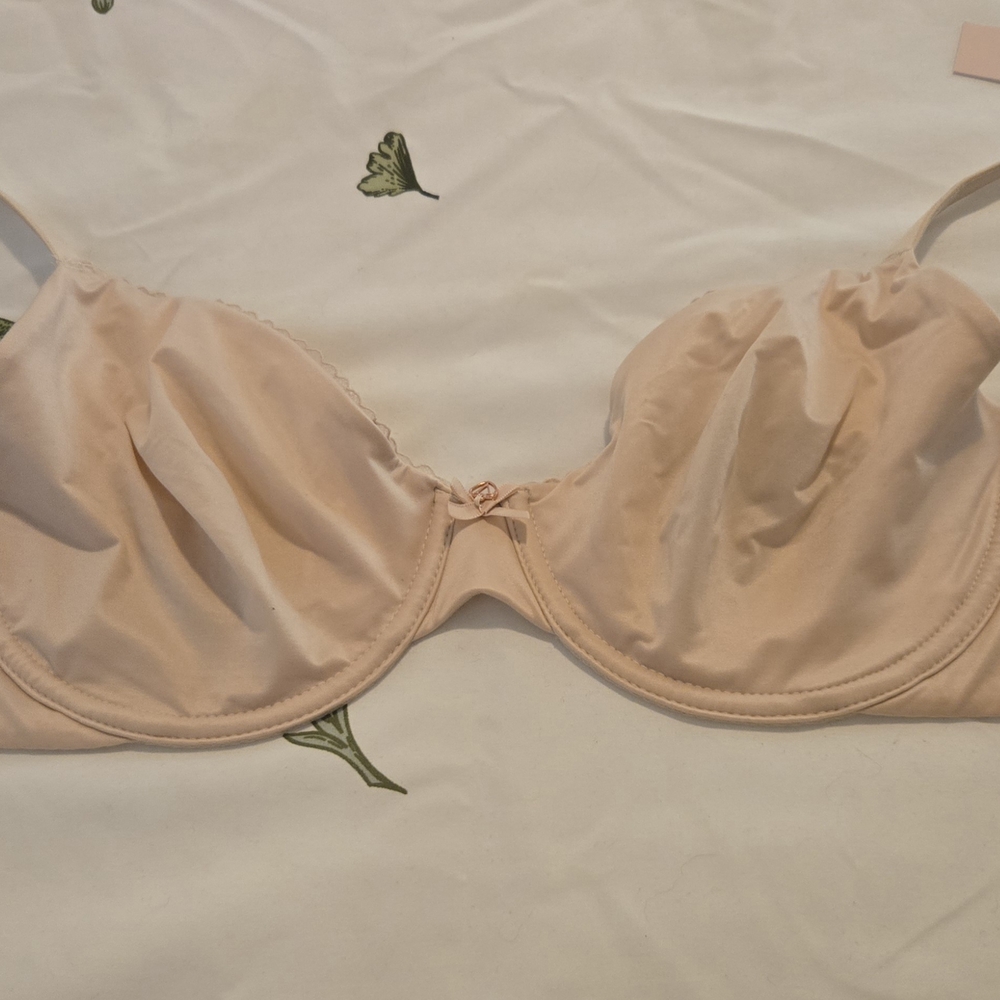 Victoria's Secret Soft Cream Underwire Bra